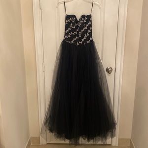 Scott McClintock floor length dress. Black and Silver. Size 6.